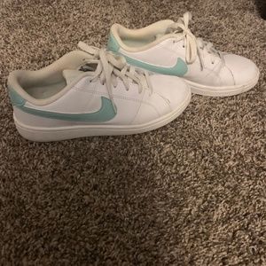 nike shoes with green swoosh